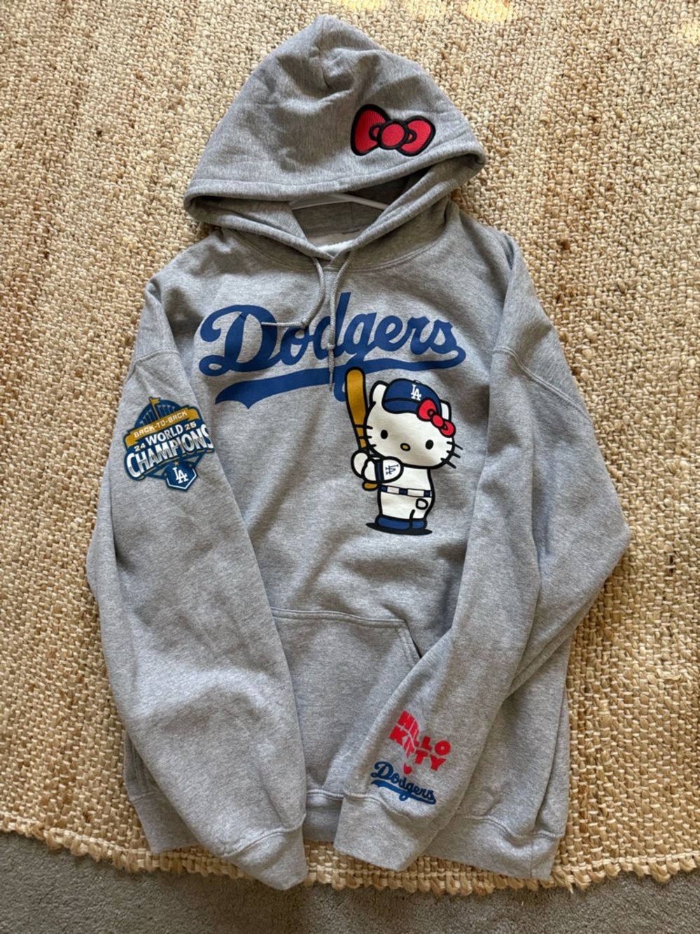 Hello Kitty Dodgers Night Sweatshirt XL 4/13/26